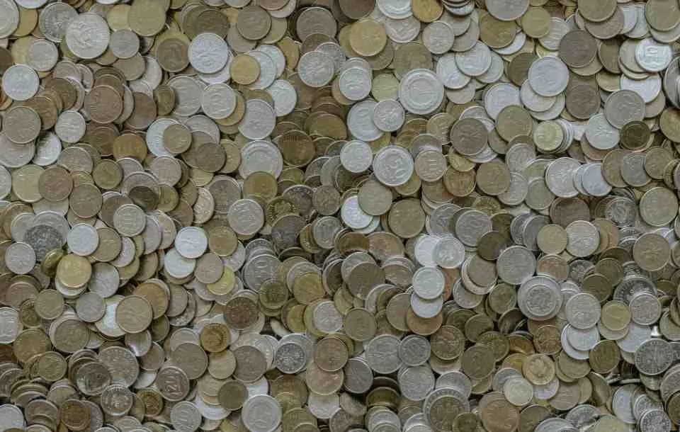 Ile zarabia pracownik do 26 roku życia? Poznaj zaskakujące fakty o wynagrodzeniach