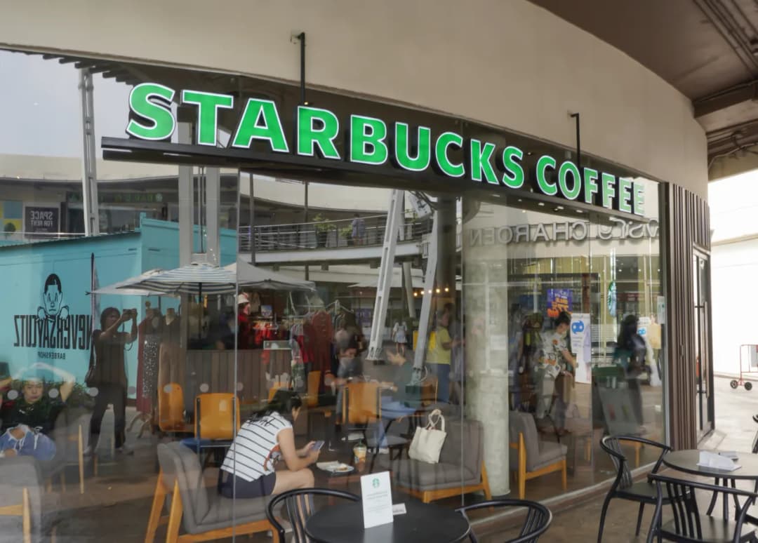Ile zarabia pracownik Starbucks? Zaskakujące fakty o wynagrodzeniach
